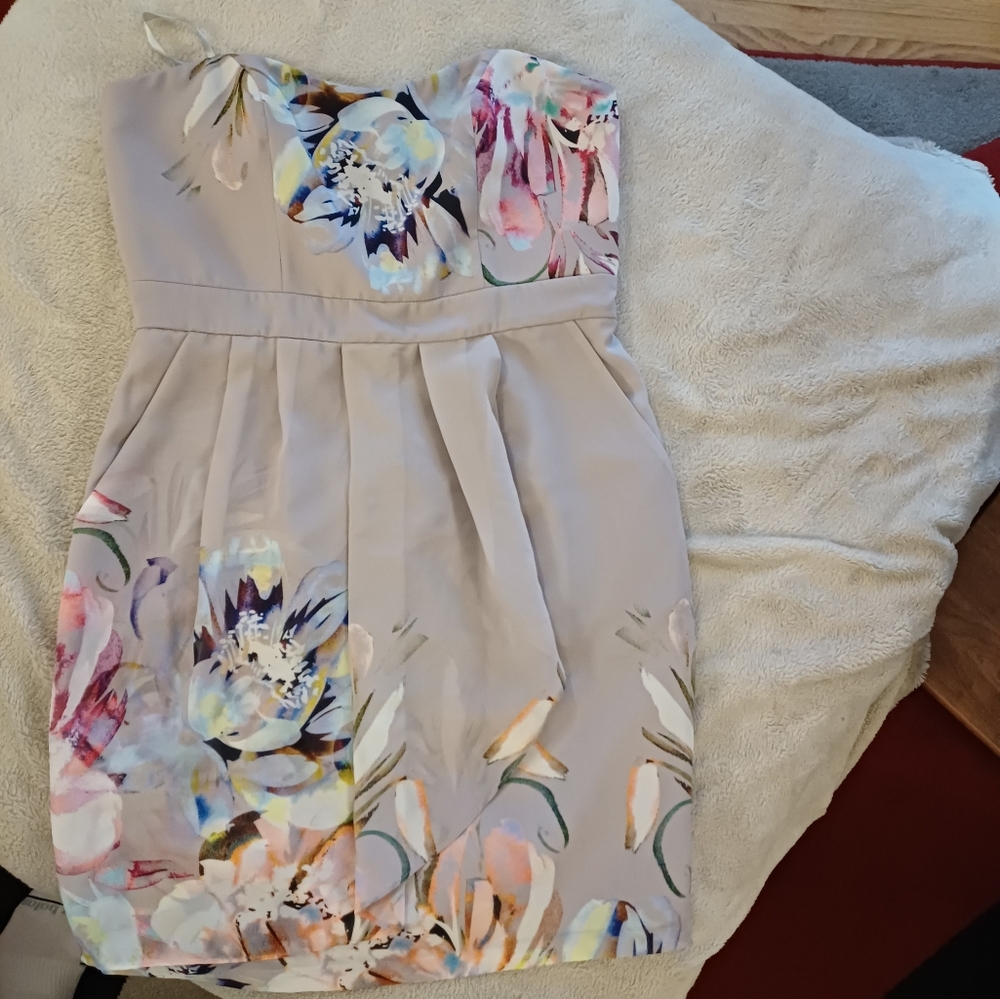 Le Chateau Medium strapless gown - Picture 1 of 5